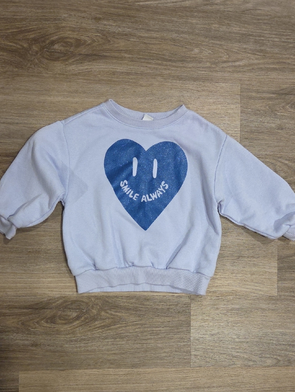 Old Navy Kids Light Lavender Blue Sweatshirt with Blue Heart Graphic Size 3t